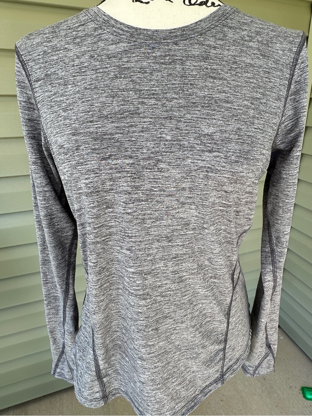 Ava Therese Heather Gray Long Sleeve Athletic or scrub top size Medium